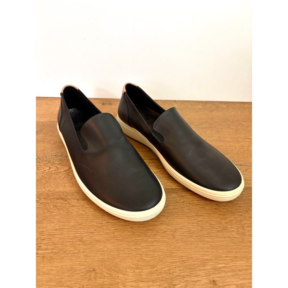 ECCO Soft 7 Black Leather Slip-On Size 9 40 Sneakers White Minimalist Comfort